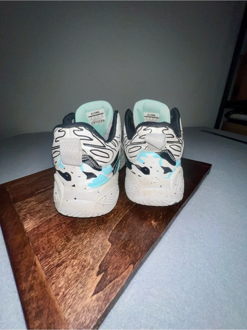 Unisex basketball shoes high top graffiti sneakers size US 7 women’s/ 6 men’s